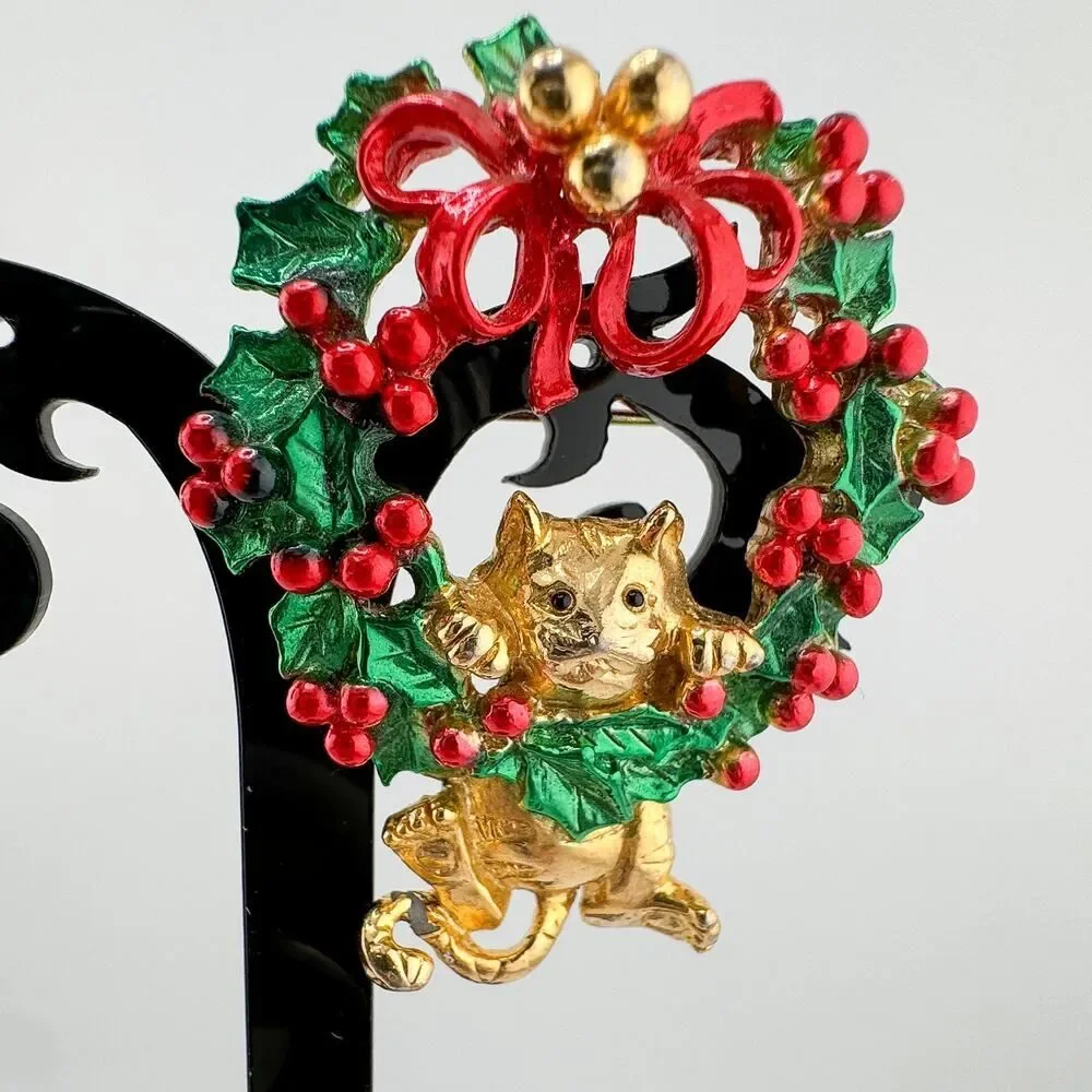 Vintage Signed AJC Cat Wreath Brooch Gold Plated Christmas Festive Feline Fun